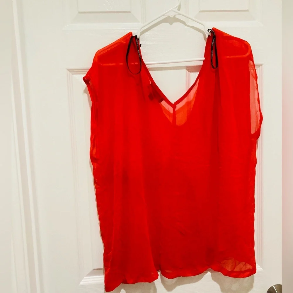 LIKE NEW Forever 21 Plus Sizes‎ Size 2X Vibrant Red and Gold SEE THROUGH Blouse